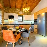 Villa Beyza - 2 Bedrooms With Jacuzzi In
