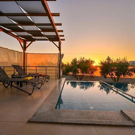 Βίλα Beyza - 2 Bedrooms With Jacuzzi In