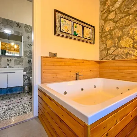 Beyza - 2 Bedrooms With Jacuzzi In Βίλα Φετιγιέ