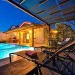 Beyza - 2 Bedrooms With Jacuzzi In Фетхие
